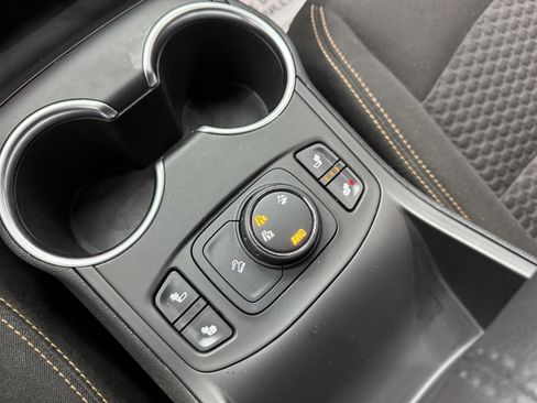 Used 2019 GMC Terrain SLE w/ Driver Convenience Package image 18