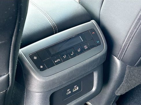 Certified 2025 Nissan Pathfinder SL FWD image 21