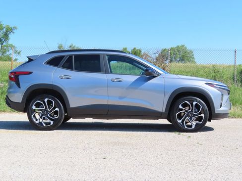 Certified 2024 Chevrolet Trax RS w/ Sunroof Package FWD image 2