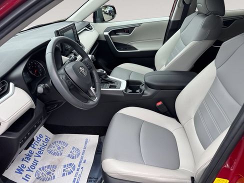 Used 2020 Toyota RAV4 XLE Premium AWD/4WD image 9