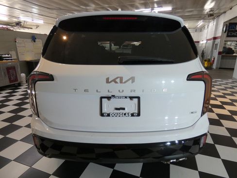 Used 2024 Kia Telluride AWD image 5