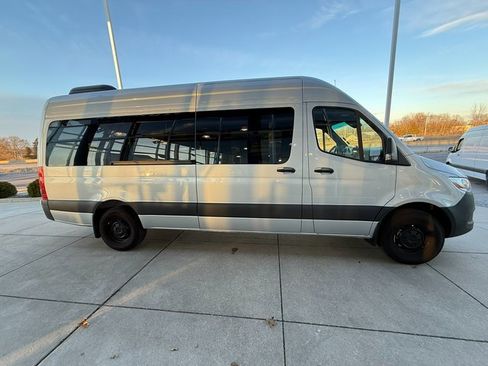 Used 2024 Mercedes-Benz Sprinter 2500 image 4
