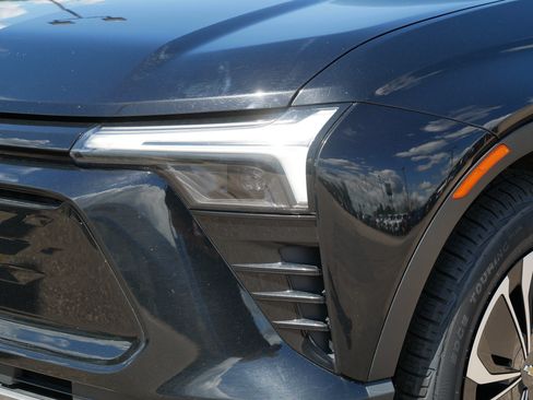 Used 2024 Chevrolet Blazer EV LT AWD/4WD image 16