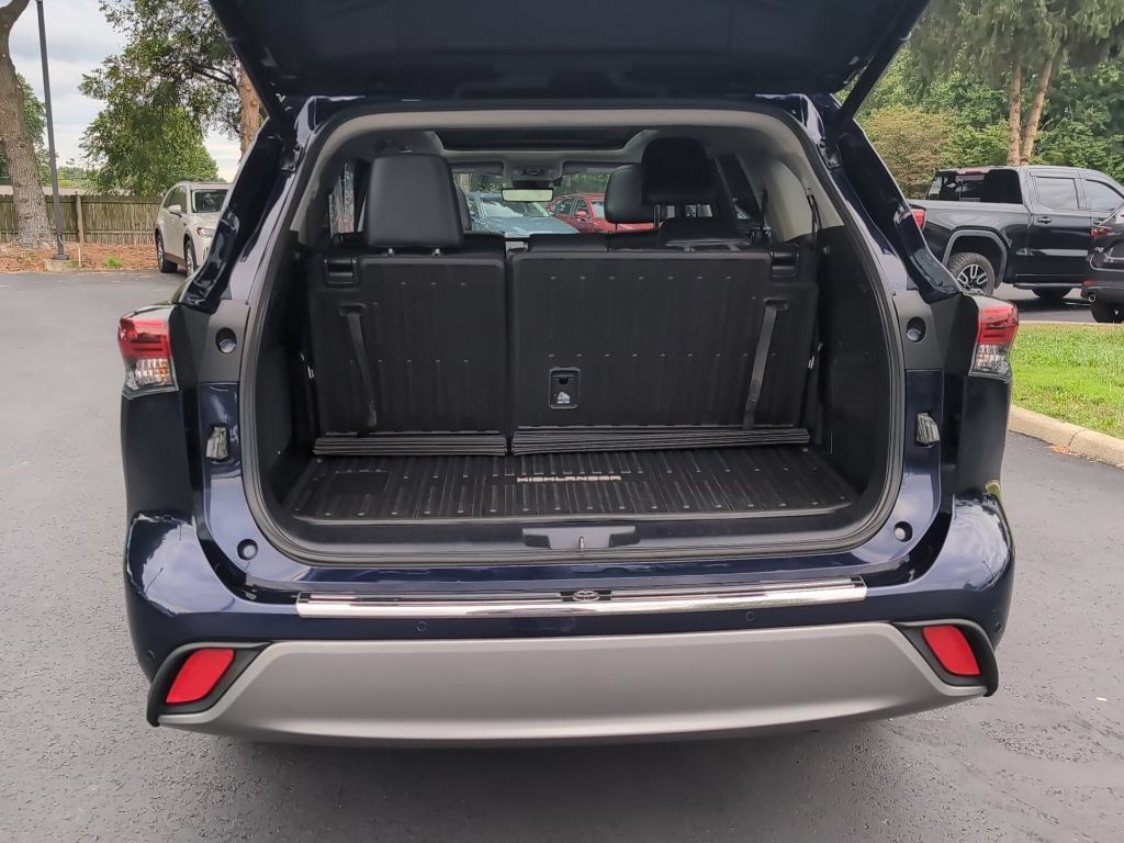 Used 2021 Toyota Highlander Platinum AWD/4WD image 13