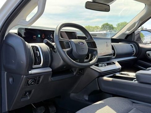 Used 2025 Ford Expedition Max Active AWD/4WD image 17
