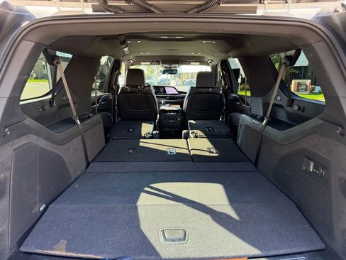 Used 2024 Cadillac Escalade ESV Luxury image 16