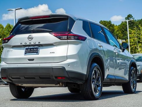Used 2025 Nissan Rogue SV AWD/4WD image 13