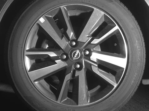 Used 2025 Nissan Versa SV FWD image 12