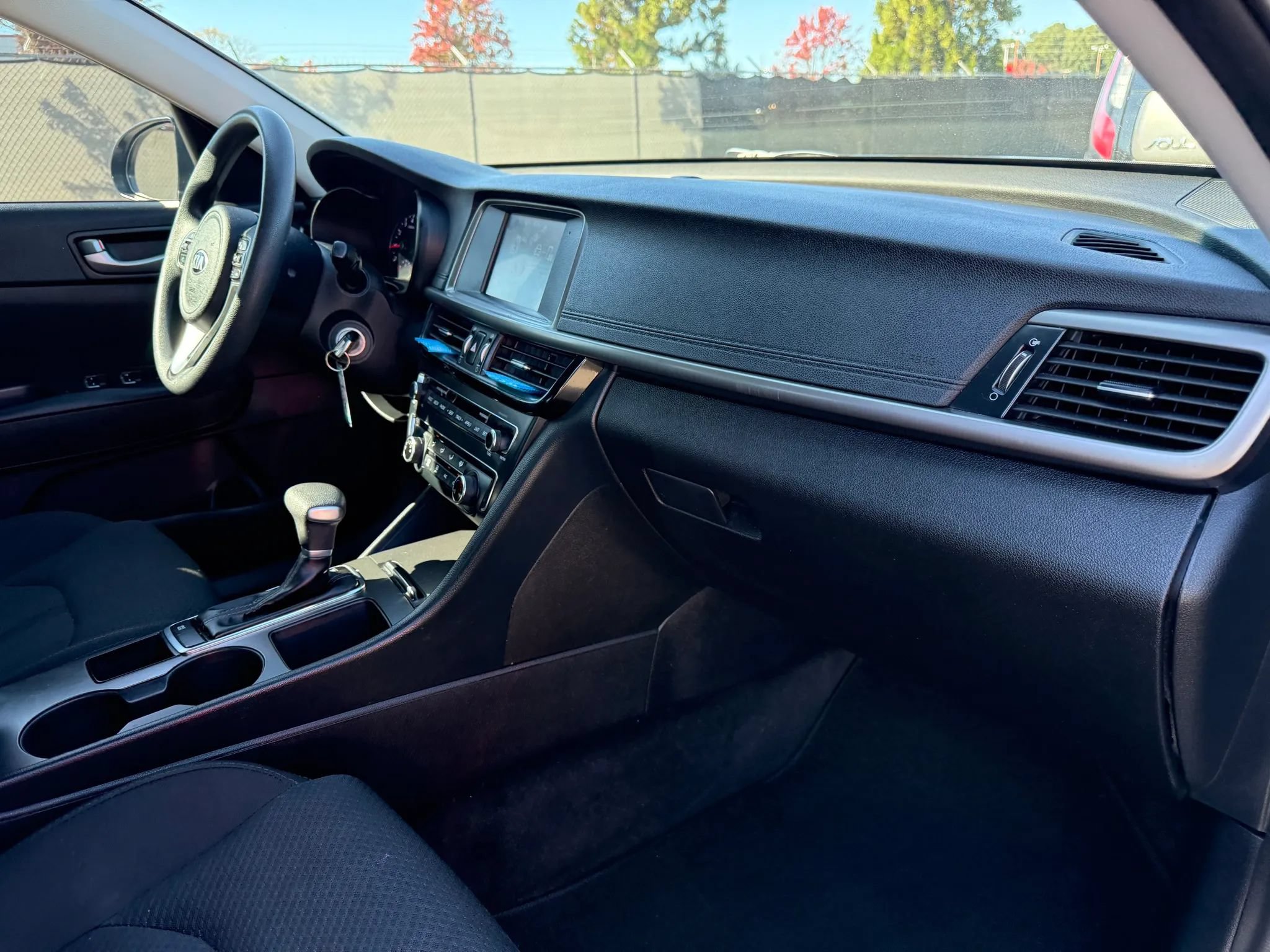 Used 2018 Kia Optima LX w/ 17" Alloy Wheels Package FWD image 19