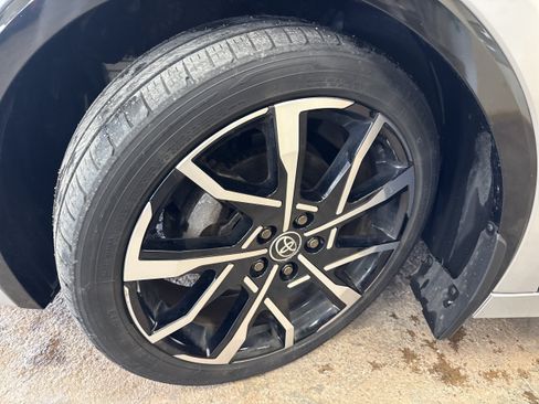 Used 2023 Toyota Prius Prime FWD image 4