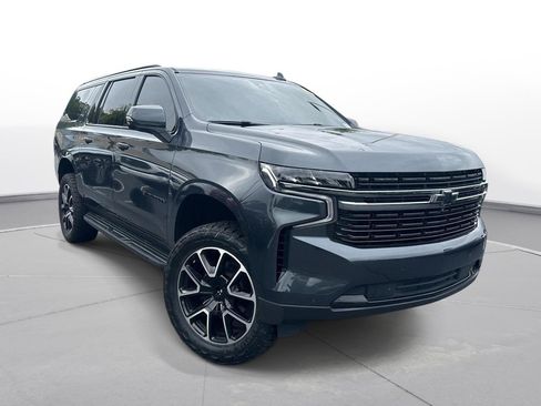 Used 2022 Chevrolet Suburban RST w/ Luxury Package AWD/4WD image 4
