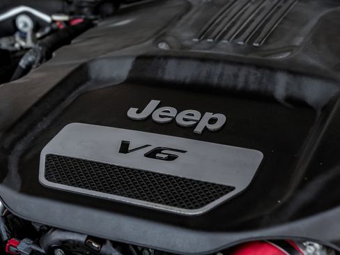 Used 2015 Jeep Wrangler Unlimited Sahara w/ Quick Order Package 24X image 52