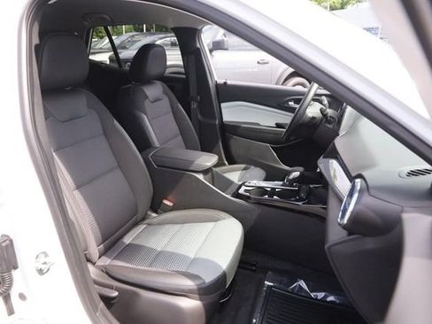 Used 2025 Chevrolet Trax LT w/ LT Convenience Package FWD image 24