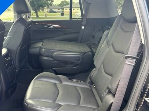 Used 2016 Cadillac Escalade Luxury AWD/4WD image 29