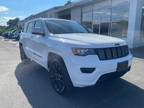 Used 2022 Jeep Grand Cherokee Laredo X AWD/4WD image 7