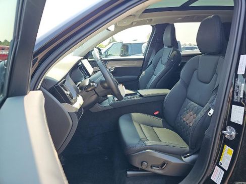 Used 2025 Volvo XC90 B6 Plus AWD/4WD image 3