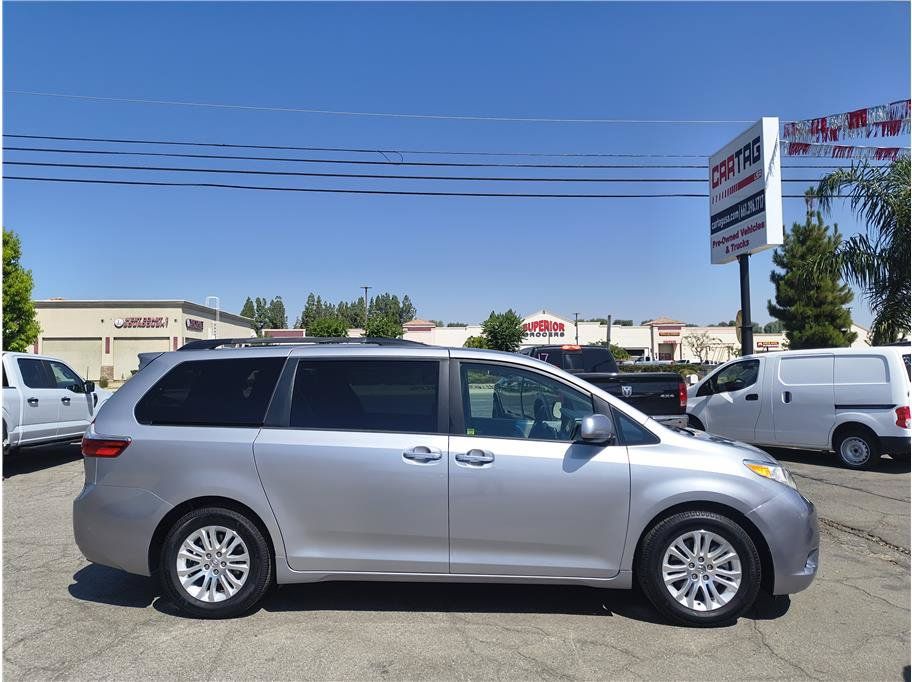 Used 2015 Toyota Sienna XLE FWD image 4