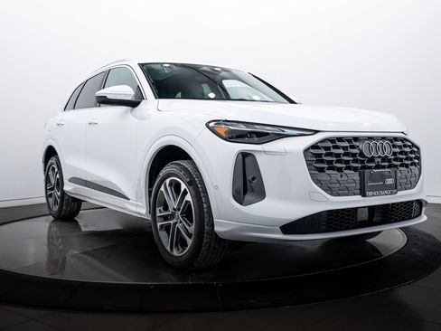 Certified 2025 Audi Q5 Premium w/ Convenience Package image 2