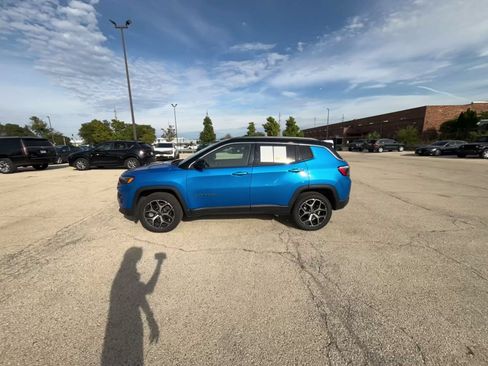 Used 2025 Jeep Compass Limited AWD/4WD image 9
