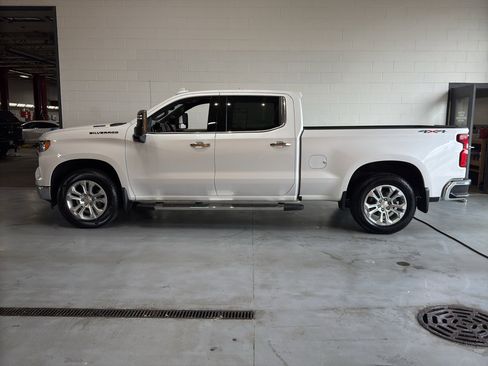 Used 2025 Chevrolet Silverado 1500 LTZ AWD/4WD image 2