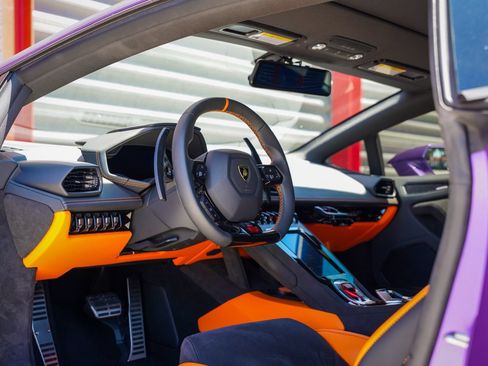 Used 2024 Lamborghini Huracan Sterrato AWD/4WD image 2
