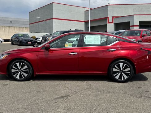 Used 2020 Nissan Altima 2.5 SV image 9