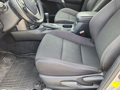 Used 2018 Toyota RAV4 XLE image 9