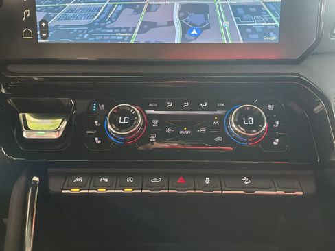 Used 2023 GMC Sierra 1500 AT4 w/ AT4 Premium Package AWD/4WD image 23