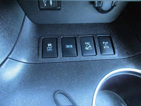 Used 2015 Toyota Highlander XLE image 26