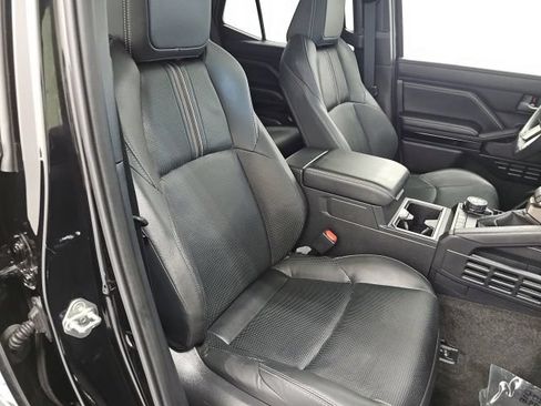 Used 2025 Toyota 4Runner Limited AWD/4WD image 38