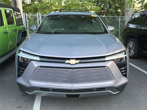 Used 2024 Chevrolet Blazer EV LT AWD/4WD image 2
