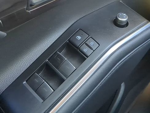 Used 2021 Toyota Highlander Limited image 24