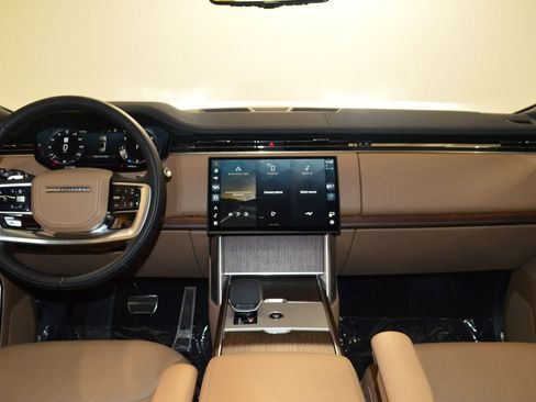 Used 2025 Land Rover Range Rover SE AWD/4WD image 33