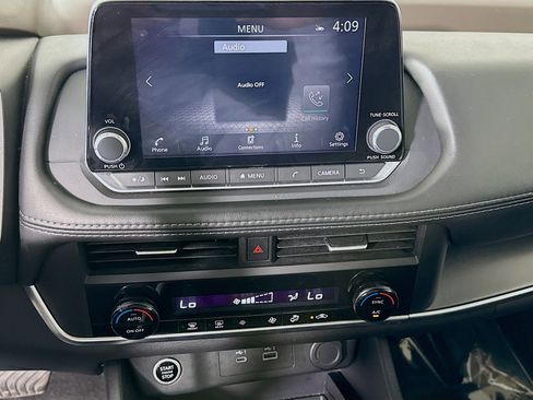 Used 2023 Nissan Rogue SV image 18