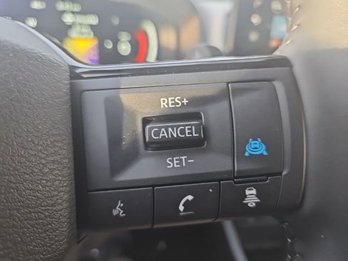 Used 2025 Nissan Rogue SL image 17