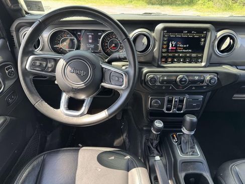Used 2022 Jeep Gladiator Overland w/ LED Lighting Group AWD/4WD image 17