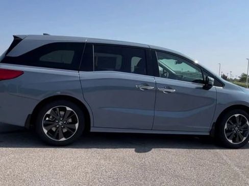Used 2024 Honda Odyssey Elite image 9