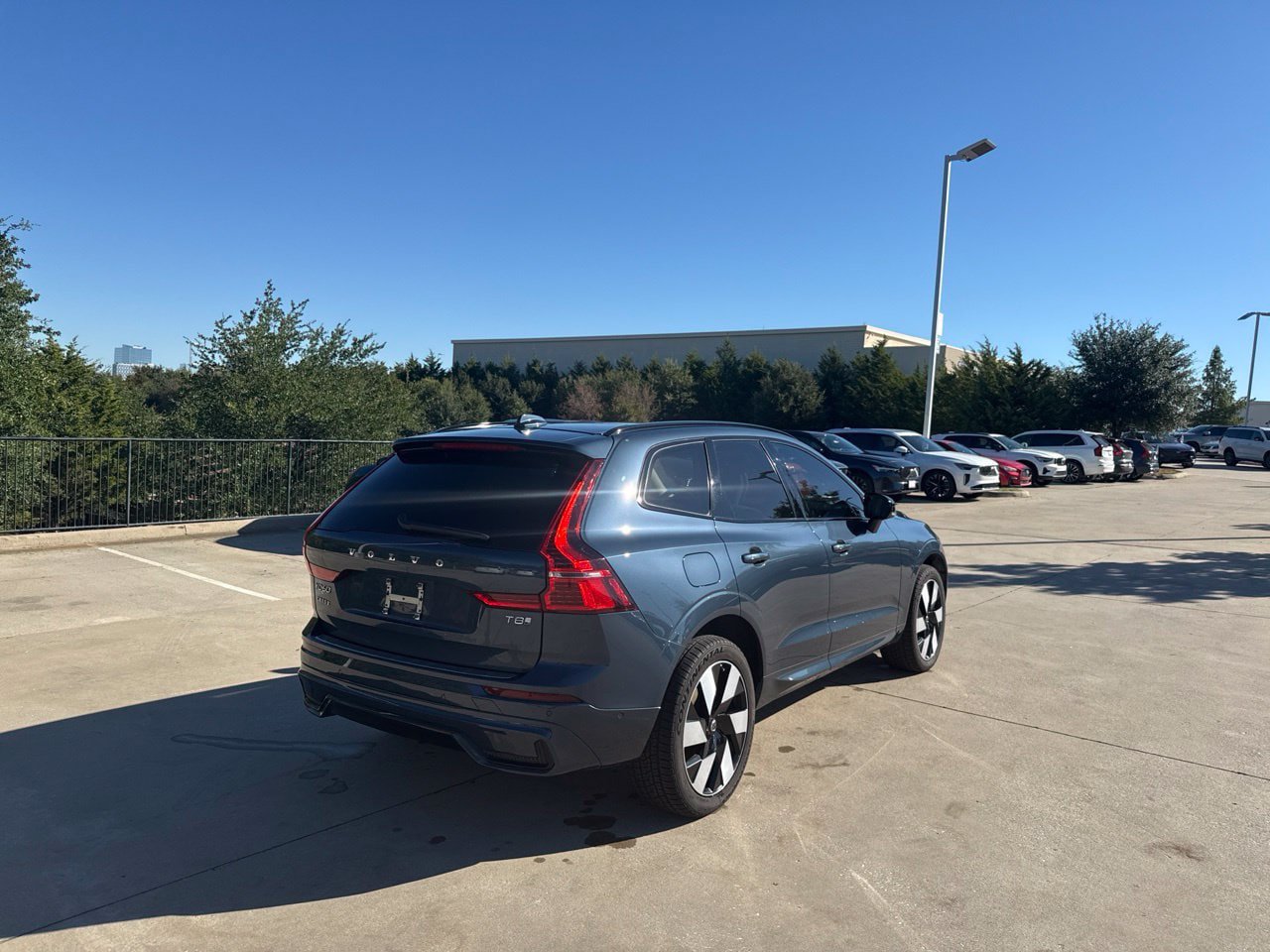 Used 2025 Volvo XC60 T8 Plus w/ Protection Package Premier AWD/4WD image 4