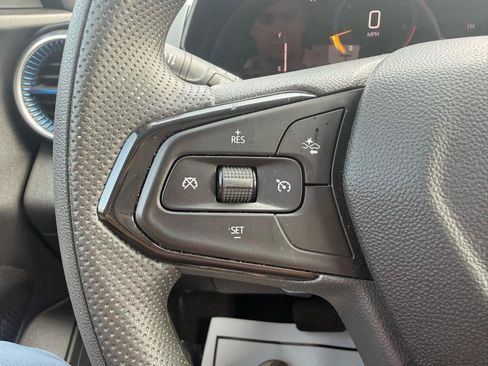 Used 2025 Chevrolet Trax LT FWD image 14