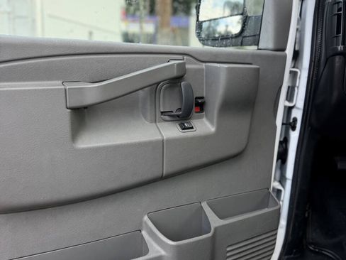 Used 2017 Chevrolet Express 2500 LT w/ LT Preferred Equipment Group RWD image 16