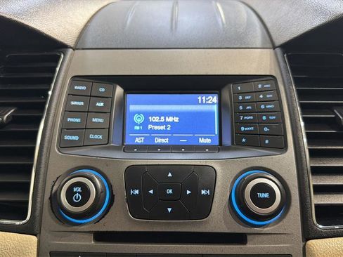 Used 2017 Ford Taurus SE image 25