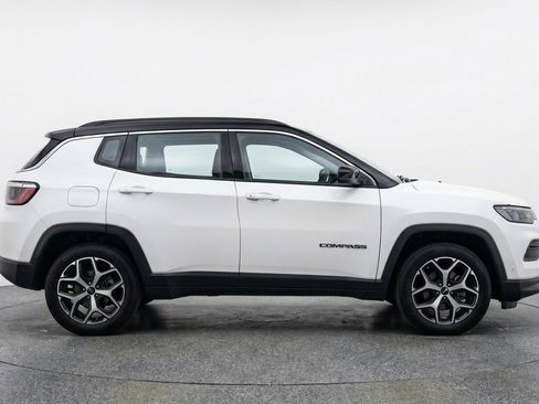 Used 2025 Jeep Compass Limited AWD/4WD image 8