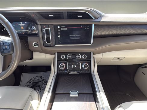 Used 2022 GMC Yukon XL Denali image 10