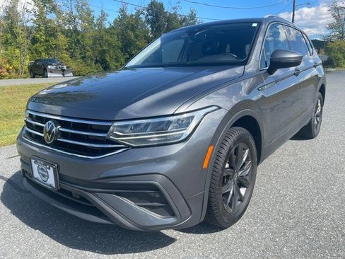 Used 2022 Volkswagen Tiguan SE AWD/4WD image 1