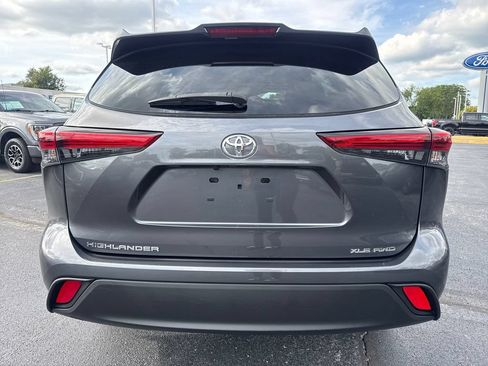 Used 2020 Toyota Highlander XLE AWD/4WD image 8