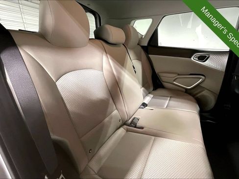 Used 2025 Kia Soul LX w/ LX Technology Package FWD image 31