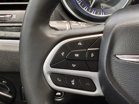 Used 2023 Chrysler 300 Touring w/ Sport Appearance Package RWD image 13
