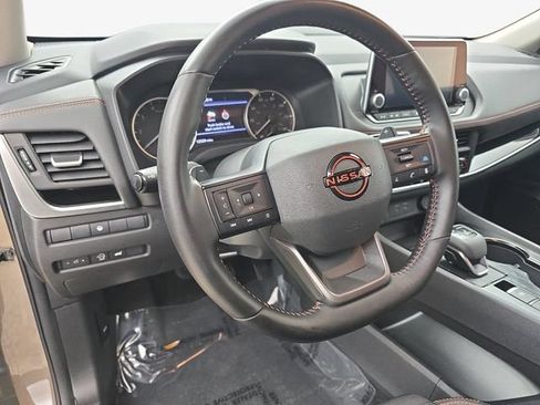 Used 2025 Nissan Rogue SV AWD/4WD image 16