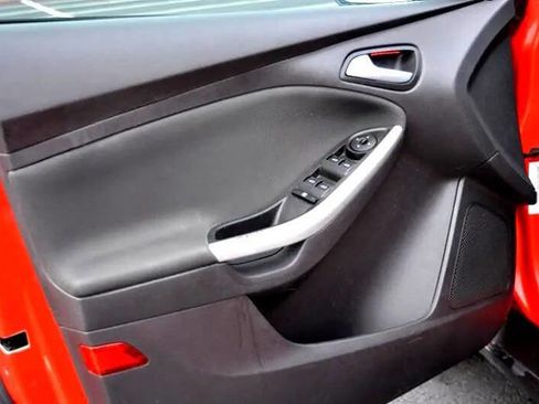 Used 2014 Ford Focus SE w/ Equipment Group 201A image 10