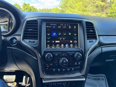 Used 2017 Jeep Grand Cherokee Limited AWD/4WD image 19